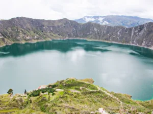 Quilotoa + Baños de Ambato  2d-1n